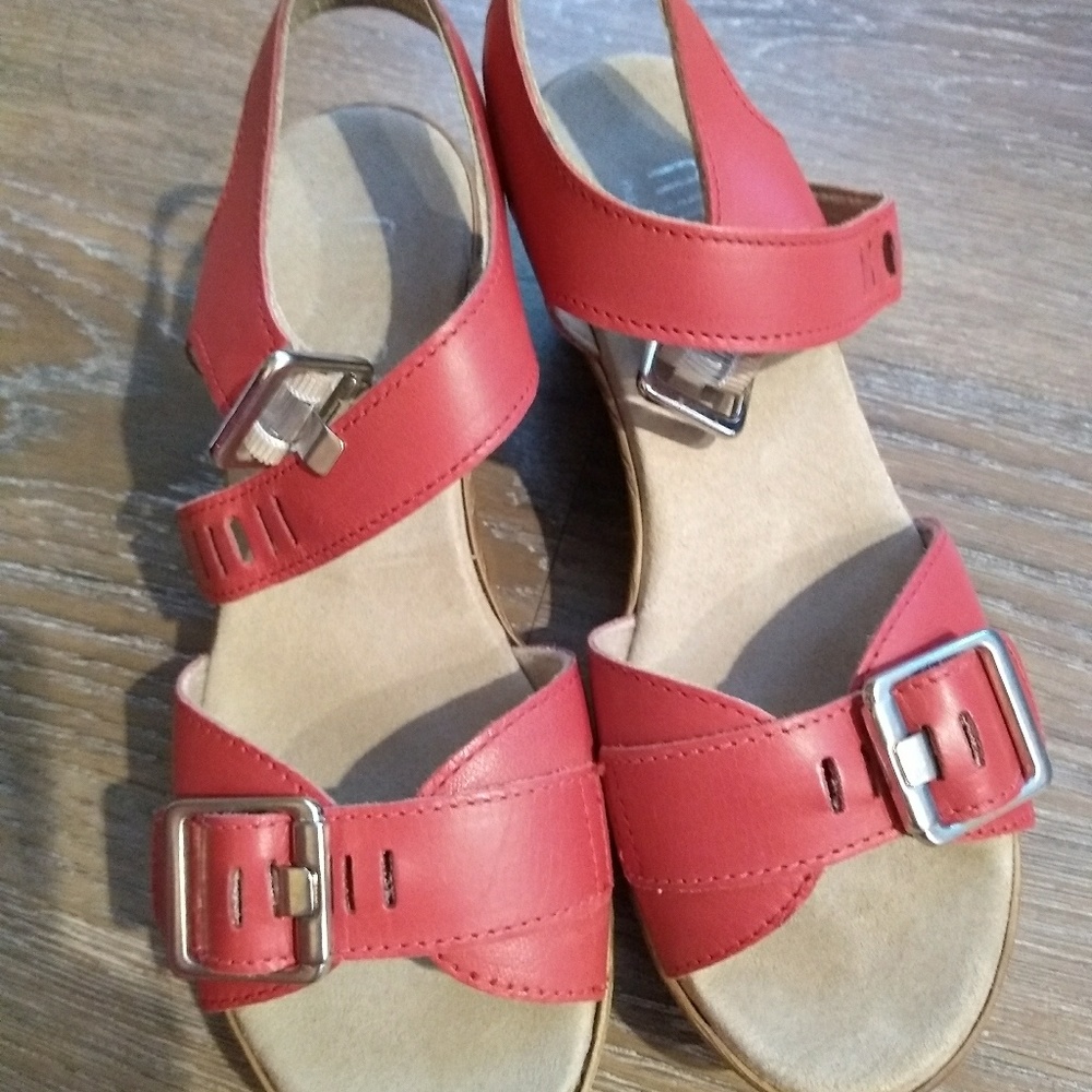 Red munro sandal